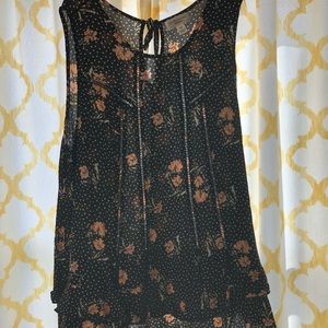 Flowered print top, like new